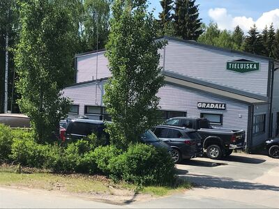Tieluiskan halli osoitteessa Harkkokatu 6, 05800 Hyvinkää.